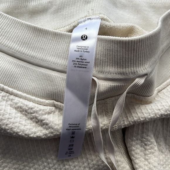 Lululemon Engineered warmth jogger - Picture 2 of 3